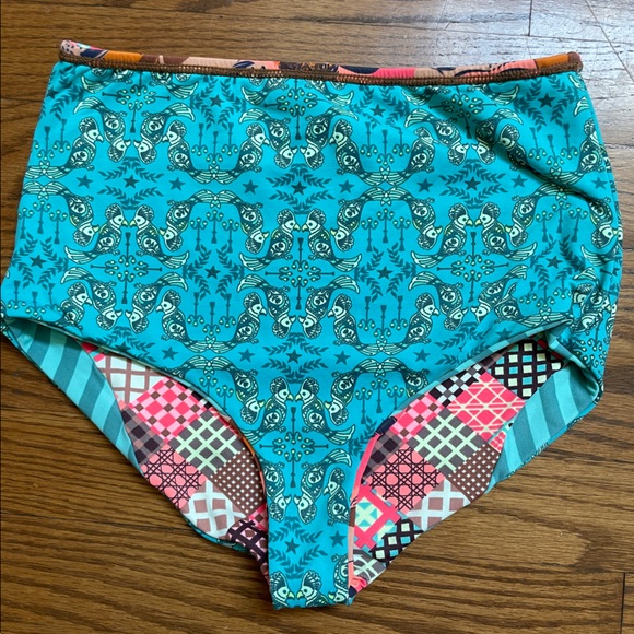 Maaji small reversible high rise horse pattern bikini bottom - Picture 6 of 6